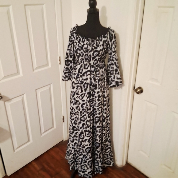 Dresses & Skirts - Black Grey and White Leopard Print Dress